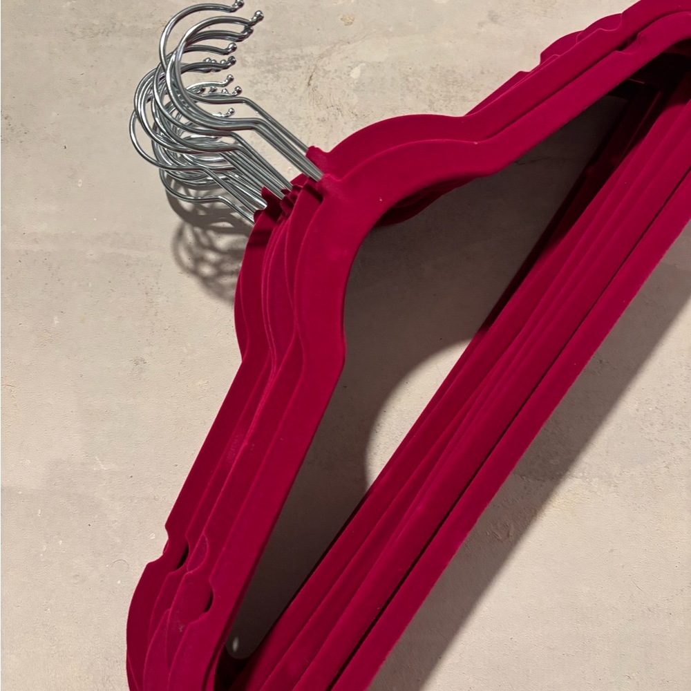 Set of 20 Velvet Non-Slip Hangers - Hot Pink Velveted